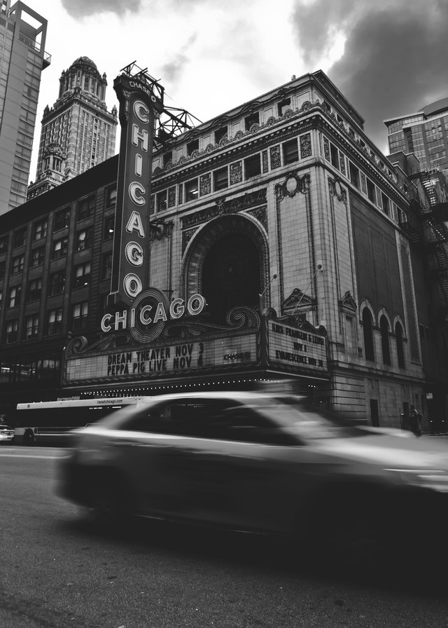 Black and white photo of the downtown Chicago Theatre.