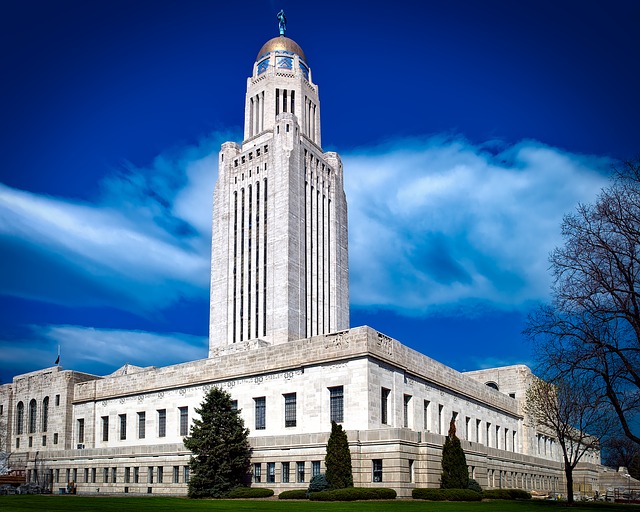 A wide shot of the Lincoln Nebraska capitol building.