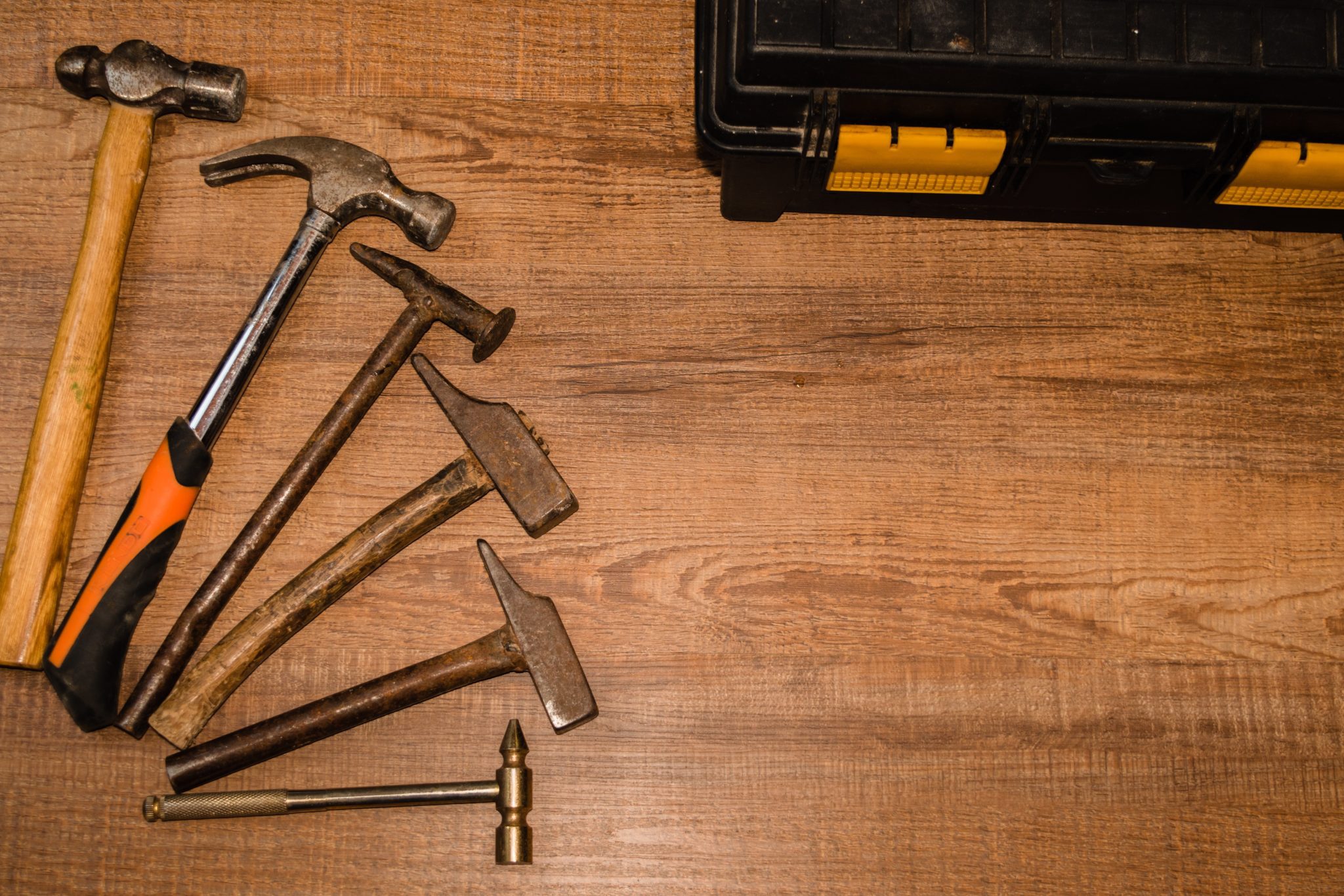 Best Hammers For Electricians Jan 2021   Ernesto Velazquez KZnH7xOEBik Unsplash 2048x1365 