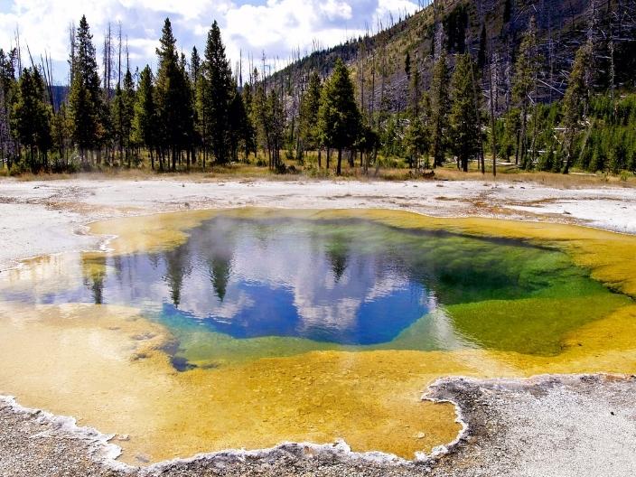 Photo of Yellowstone National Park in Wyoming